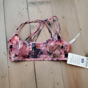 Lululemon Lighten Up Bra